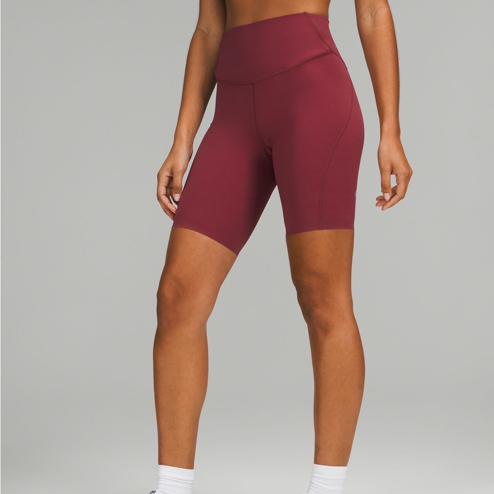 Lululemon BASE PACE HIGH-RISE SHORT 8" Mulled Wine
Size 6
